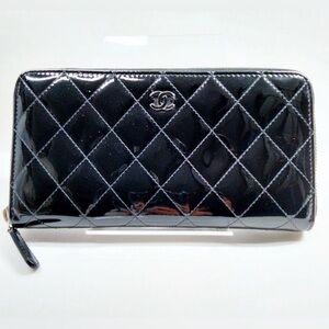 Chanel Black Patent Leather Quilted Wallet